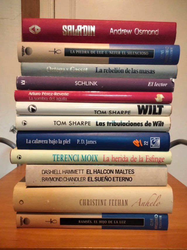 Lote de 34 libros novela tapa dura, a 35 €