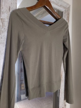 Camiseta Bershka verde militar manga larga Talla M