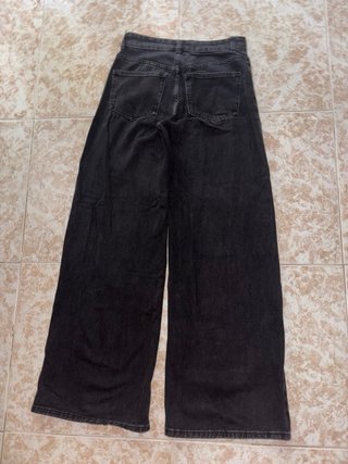 Vaqueros Bershka tiro alto negros