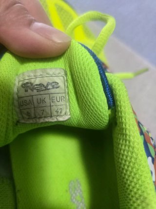 Zapatillas deportivas verdes y multicolor