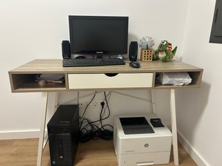 Escritorio JYSK Madera y Metal