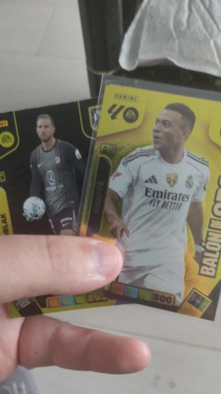 Cromos Panini Mbappé y Oblak