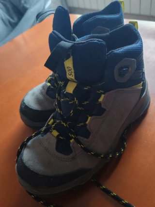 Botas de montaña niño talla 33