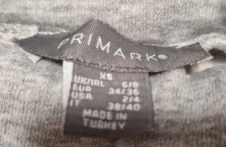 Pantalón chándal gris con detalles