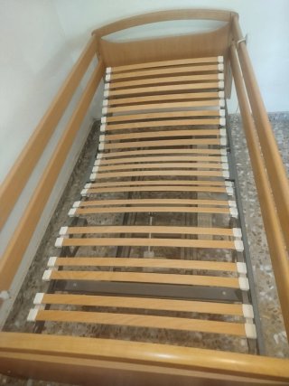 Cama articulada con motor y colchón