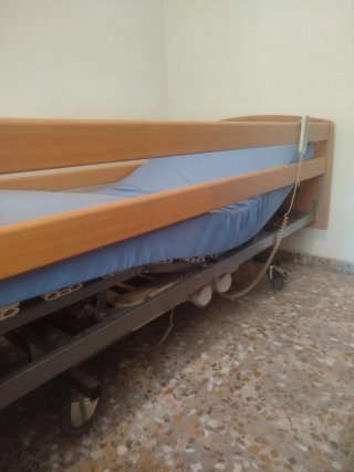 Cama articulada con motor y colchón