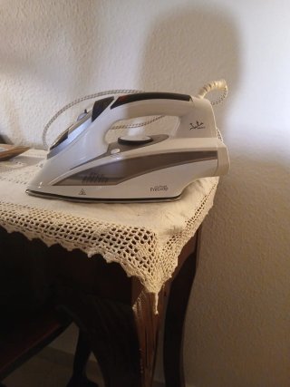 Plancha de vapor Jata 2400W