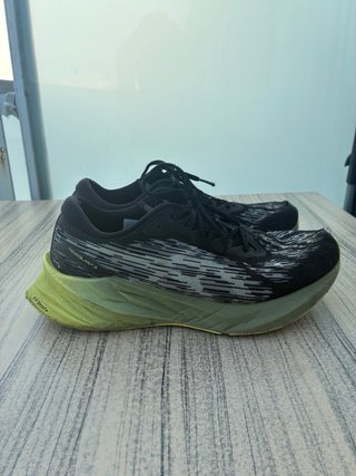 Zapatillas Asics Novablast 3 Talla 42,5