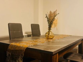 Mesa de comedor robusta