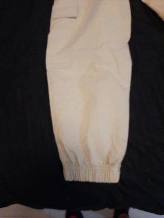Pantalón cargo Bershka beige