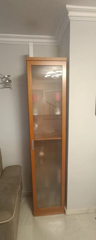 Muebles salón cerezo: mesa botellero y vitrina