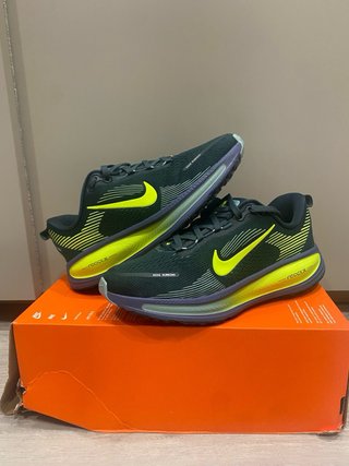 Nike Vomero 18 Talla 38 Verde/Amarillo