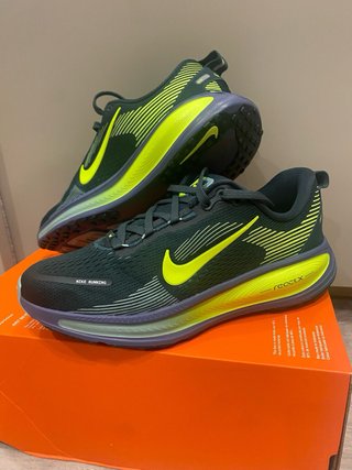 Nike Vomero 18 Talla 38 Verde/Amarillo