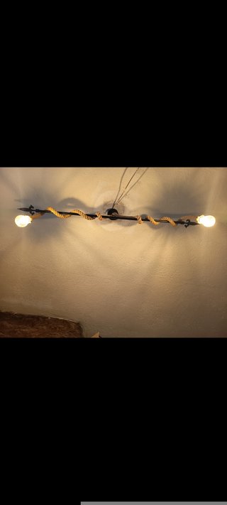 Lámpara artesanal de metal