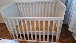 Cuna Ikea con colchón Prenatal..