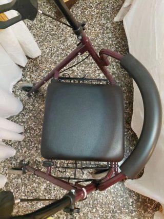 Andador seminuevo con asiento