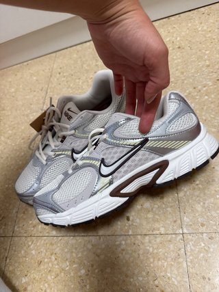 Nike Vomero 5 Plata y Blanco