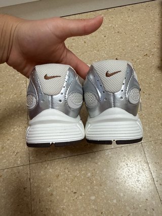 Nike Vomero 5 Plata y Blanco