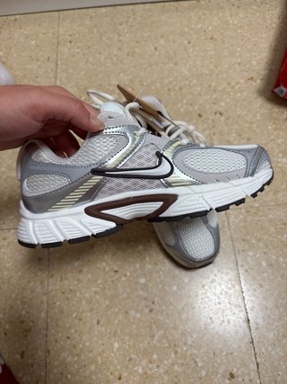 Nike Vomero 5 Plata y Blanco