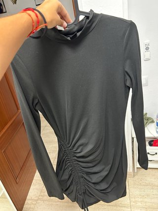Vestidos negros de Bershka y Shein