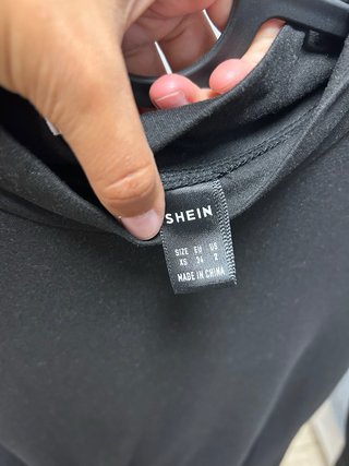 Vestidos negros de Bershka y Shein