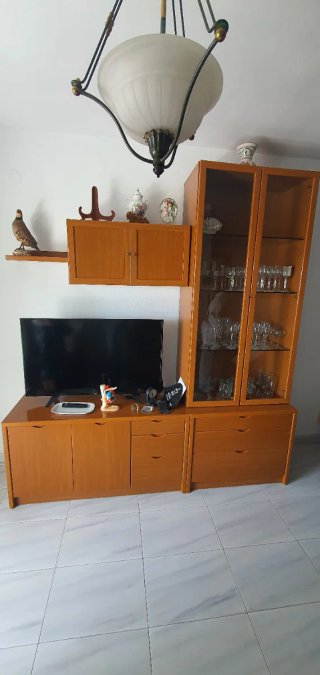 Mueble de salón madera y cristal