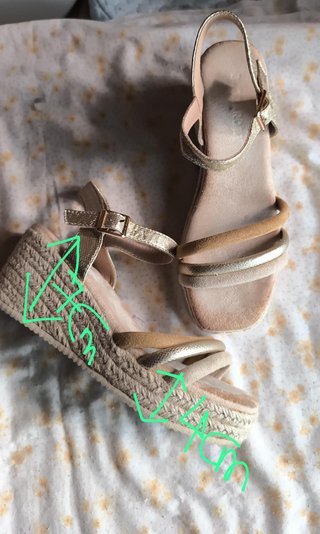 Sandalias cuña Buonarotti doradas tiras 36