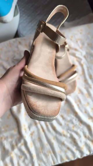 Sandalias cuña Buonarotti doradas tiras 36