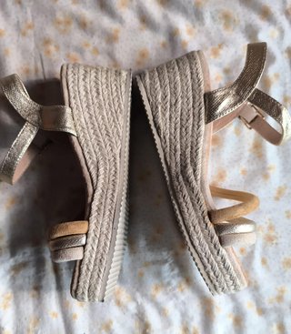 Sandalias cuña Buonarotti doradas tiras 36