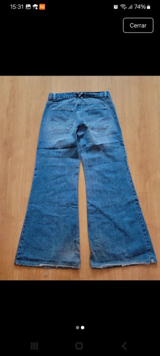 Pantalón vaquero acampanado Bershka