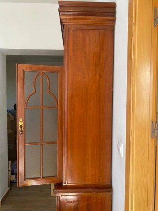 Mueble vitrina madera maciza hecho a mano