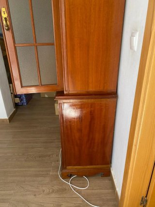 Mueble vitrina madera maciza hecho a mano