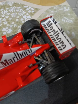 Ferrari F2002 Schumacher 1:18 Hot Wheels Elite