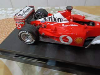 Ferrari F2002 Schumacher 1:18 Hot Wheels Elite