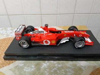 Ferrari F2002 Schumacher 1:18 Hot Wheels Elite