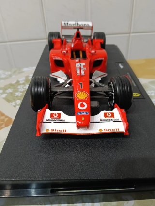 Ferrari F2002 Schumacher 1:18 Hot Wheels Elite