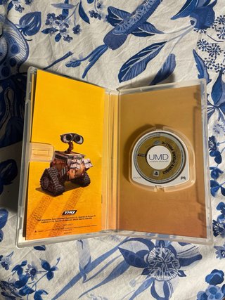 PSP 3000 Negra + Juego Wall-E