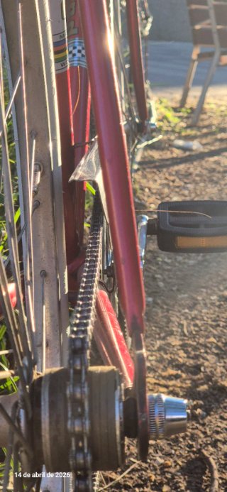 Bicicleta de carretera roja talla 54 cm.