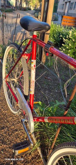 Bicicleta de carretera roja talla 54 cm.