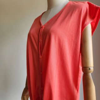 Maglia estiva corallo con bottoni e nodo