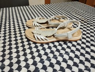 Sandalias planas mujer hoja plateada