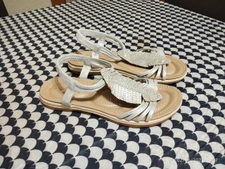 Sandalias planas mujer hoja plateada