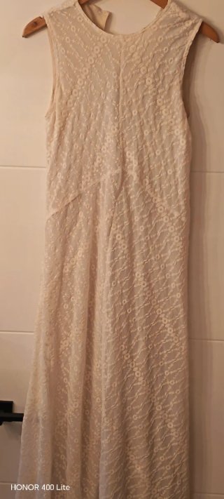 Vestido Zara bordado beige Talla S