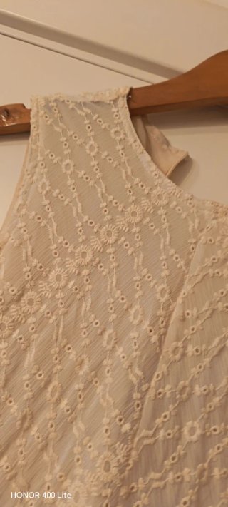 Vestido Zara bordado beige Talla S