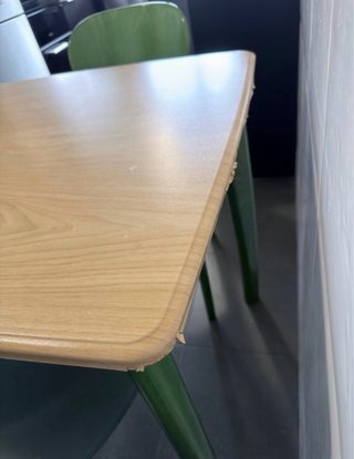 Mesa extensible + 2 sillas verdes