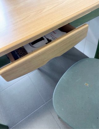 Mesa extensible + 2 sillas verdes