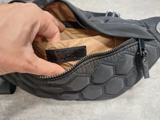 Riñonera Zara negra