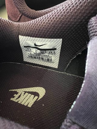 Deportivos Nike Berenjena Talla 38.5