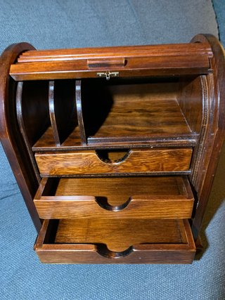 Caja secreter de madera