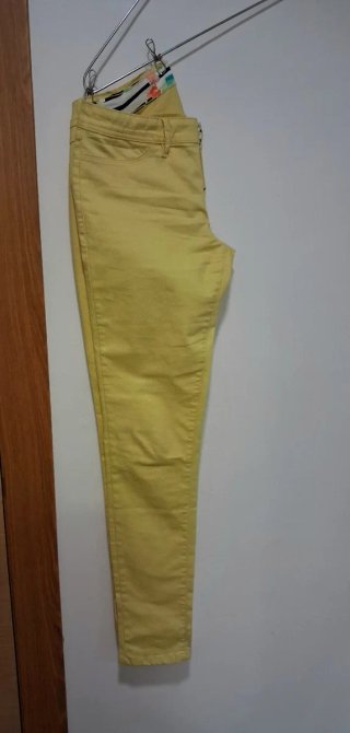 Pantalones Desigual. Talla 28.